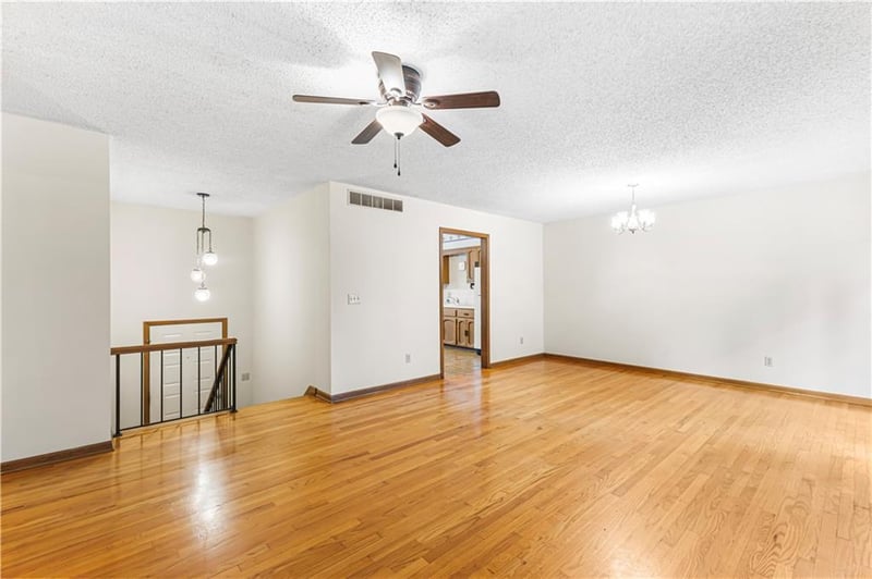 2013 Elephant Trl, St Joseph, MO 64506