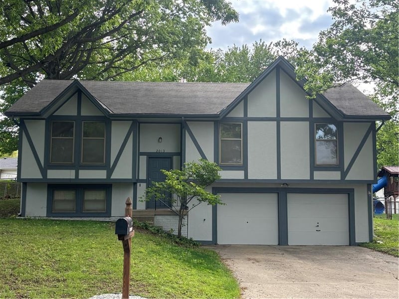 2013 Elephant Trl, St Joseph, MO 64506