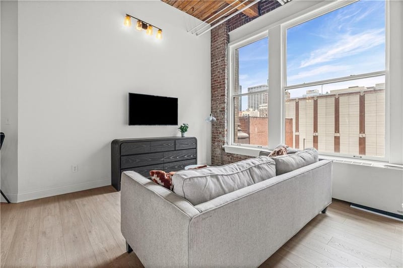 308 W 8th St #304, Kansas City, MO 64105