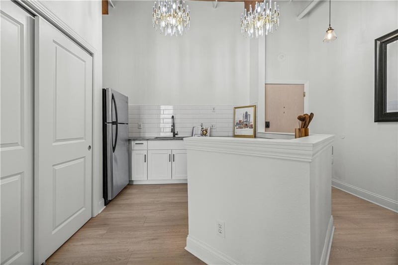 308 W 8th St #304, Kansas City, MO 64105