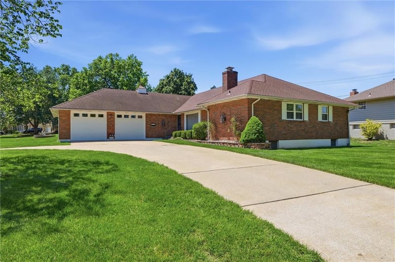 3300 Phelps Rd, Independence, MO 64055