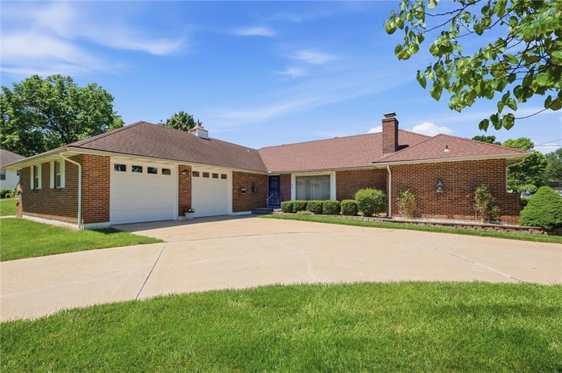 3300 Phelps Rd, Independence, MO 64055