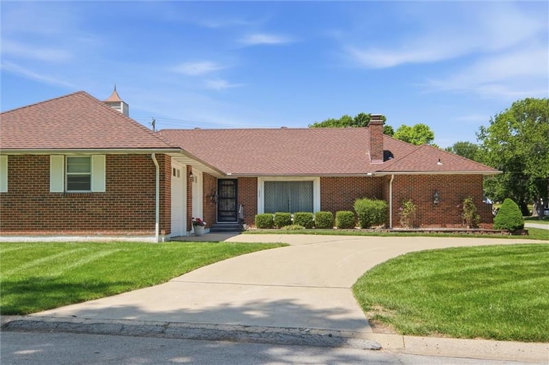 3300 Phelps Rd, Independence, MO 64055