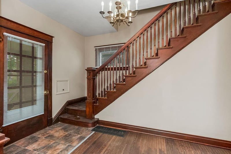 635 Fuller Ave, Independence, MO 64052