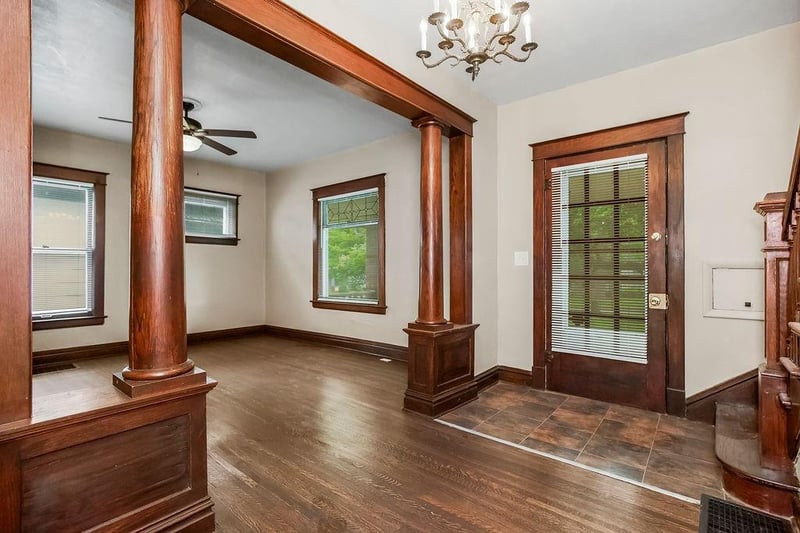 635 Fuller Ave, Independence, MO 64052
