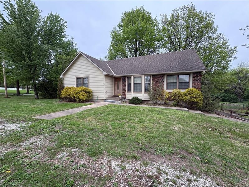 17670 183rd St, Olathe, KS 66062