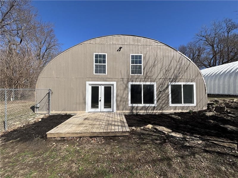 2910 Karnes Rd, St Joseph, MO 64506