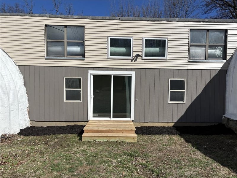 2910 Karnes Rd, St Joseph, MO 64506