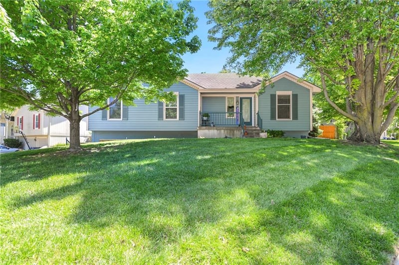 1401 Bronze Dr, Lee's Summit, MO 64086