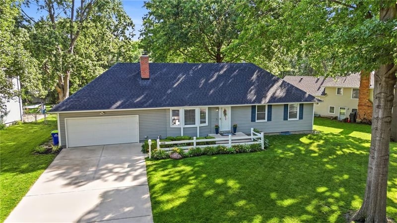 8839 Newton Dr, Overland Park, KS 66212