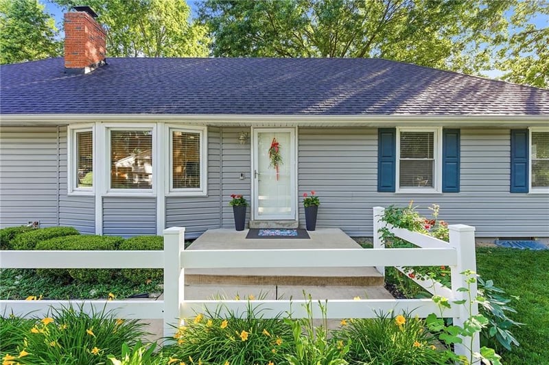 8839 Newton Dr, Overland Park, KS 66212