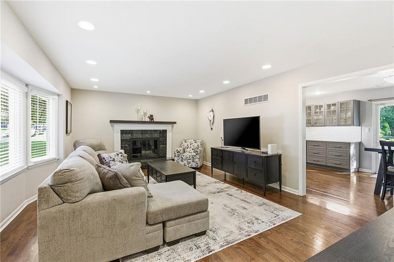 8839 Newton Dr, Overland Park, KS 66212