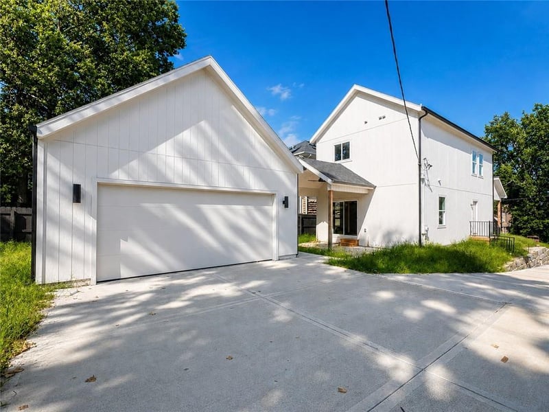 2846 Tracy Ave, Kansas City, MO 64109