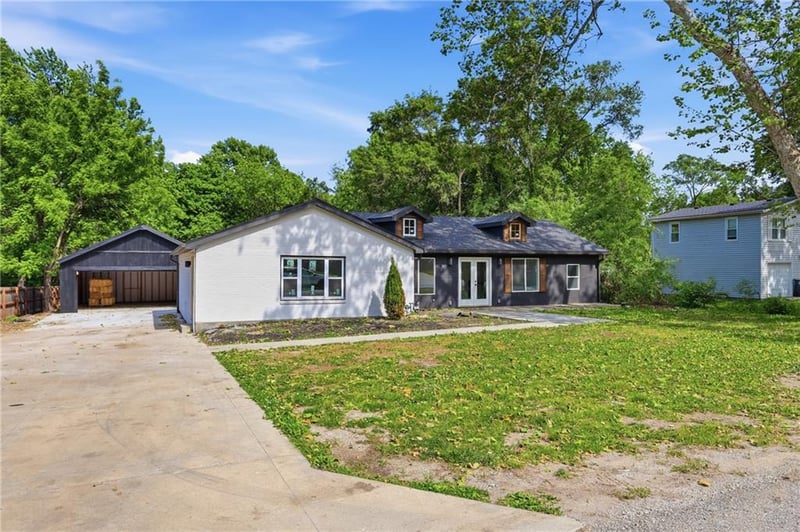 11011 Holmes St, Kansas City, MO 64155