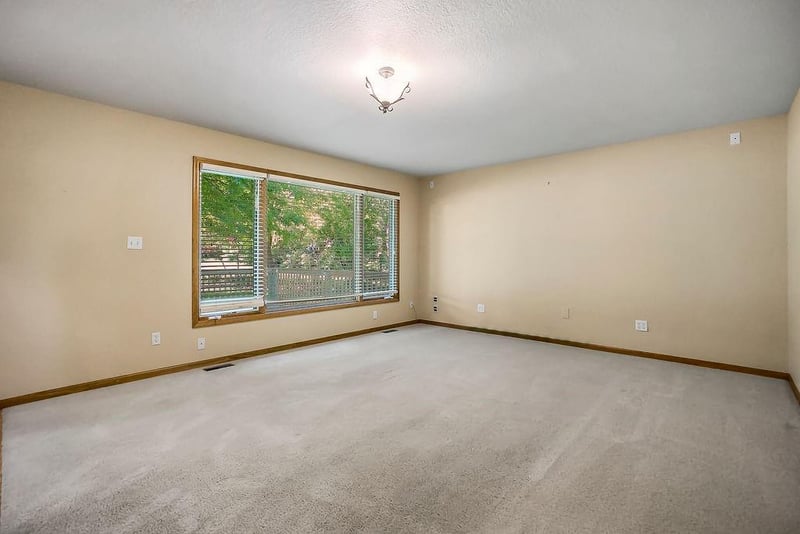 902 Allendale Lake Rd, Greenwood, MO 64034