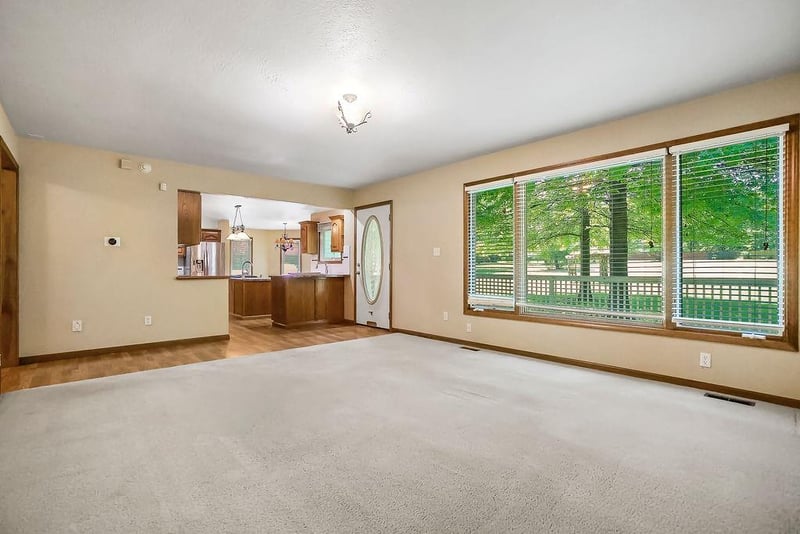 902 Allendale Lake Rd, Greenwood, MO 64034