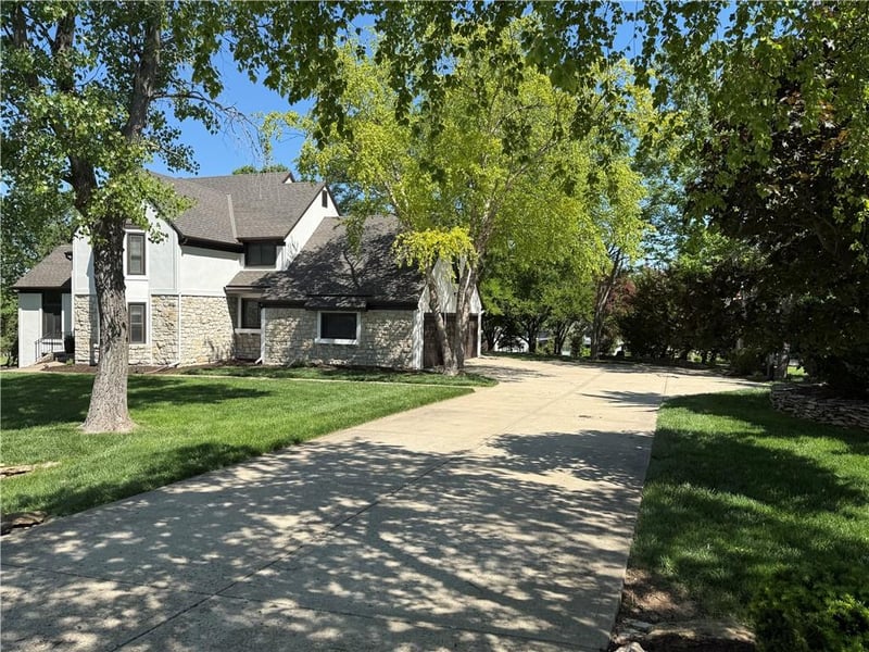 10404 150th Ter, Overland Park, KS 66221