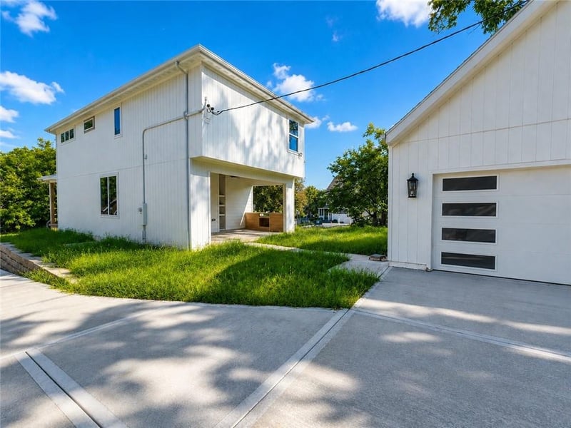 2844 Tracy Ave, Kansas City, MO 64109