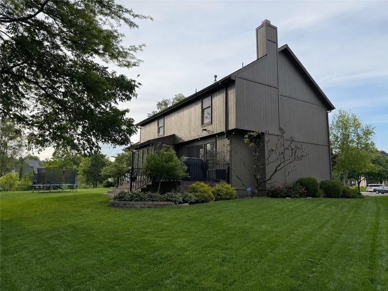 14116 Richards St, Overland Park, KS 66221