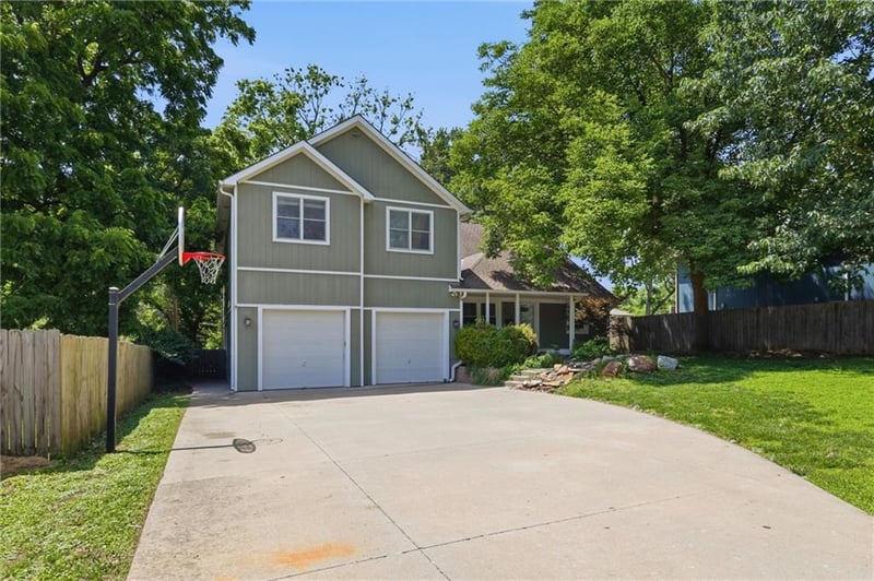 7612 Eby Ave, Overland Park, KS 66204