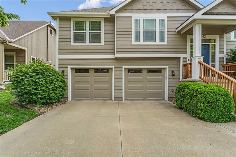 142 Aspen Ln, Lawrence, KS 66049