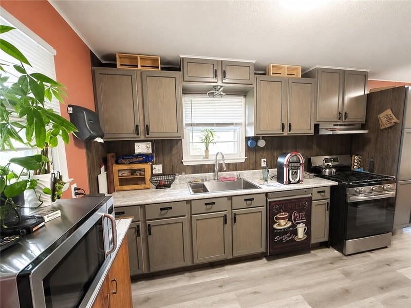 6538 Washington St, St Joseph, MO 64504
