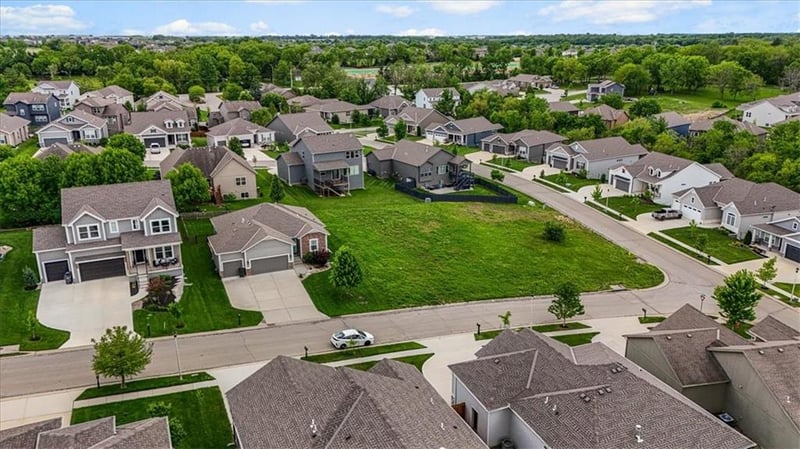 25237 W 141st Ter, Olathe, KS 66061