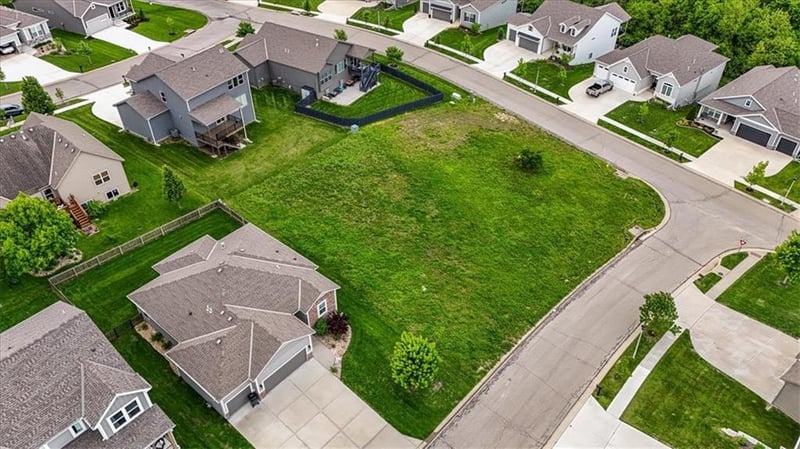25237 W 141st Ter, Olathe, KS 66061