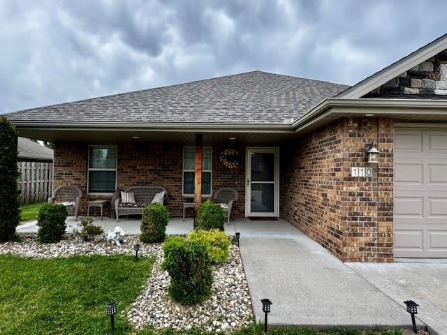 110 Lindsey Ln, Grain Valley, MO 64029