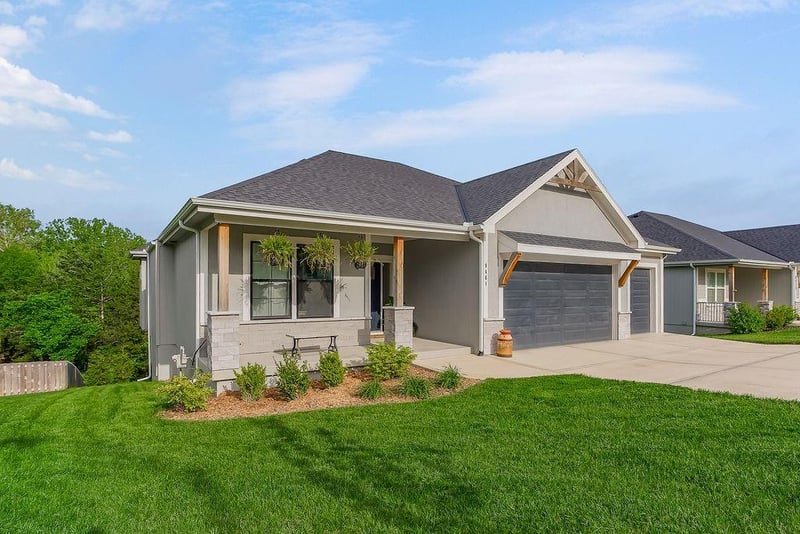 8461 Primrose St, De Soto, KS 66018