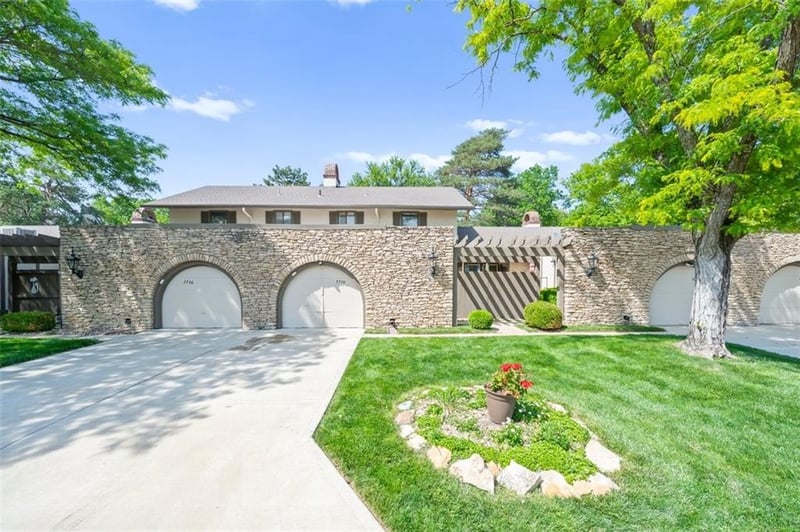 7704 102nd St, Overland Park, KS 66212