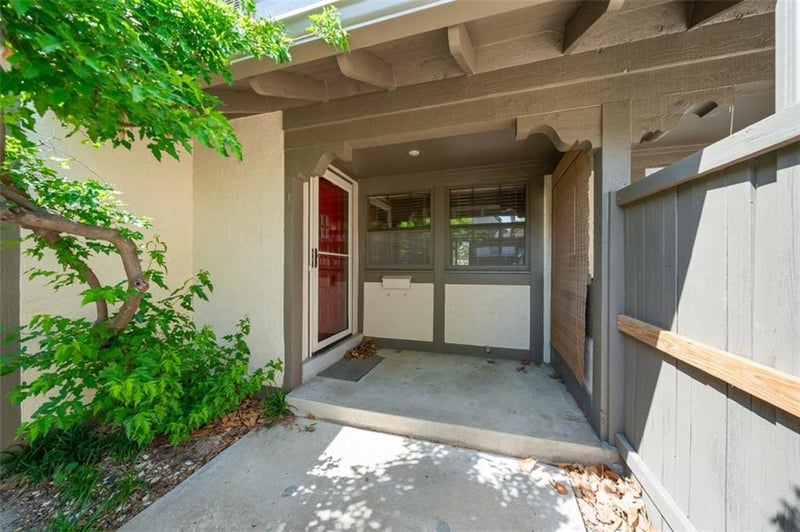 7704 102nd St, Overland Park, KS 66212