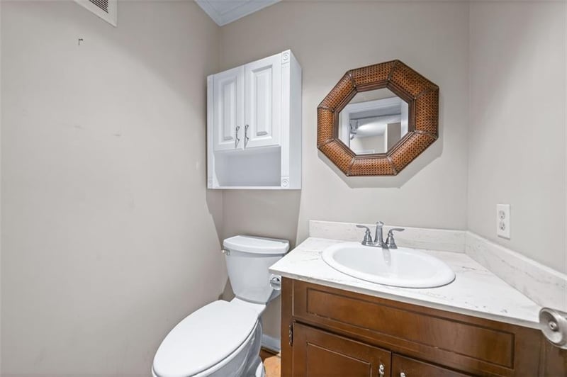 7704 102nd St, Overland Park, KS 66212