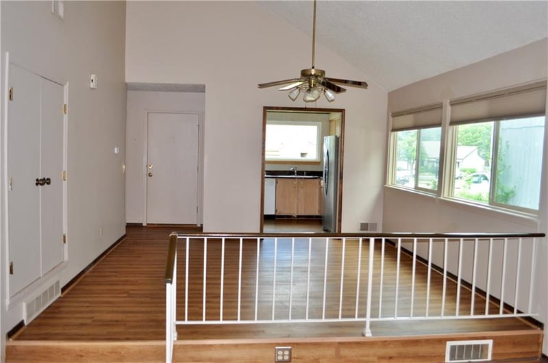 6638 Halsey St, Shawnee, KS 66216