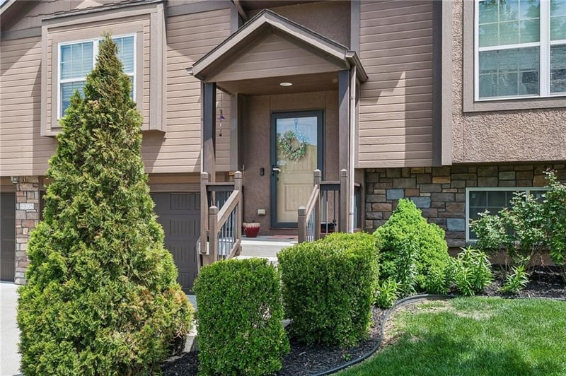 8905 Agnes Ave, Kansas City, MO 64156