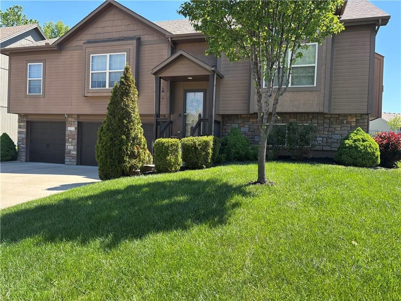8905 Agnes Ave, Kansas City, MO 64156