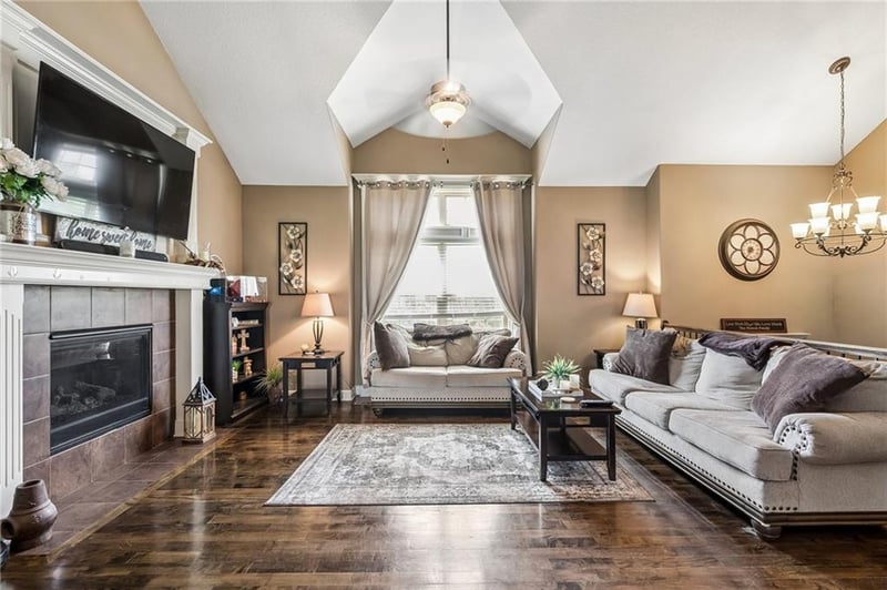 8905 Agnes Ave, Kansas City, MO 64156