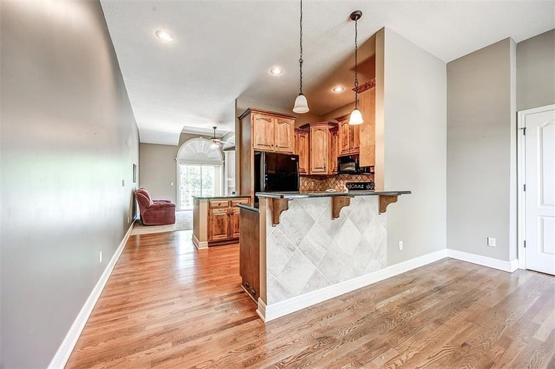 15821 62nd St, Shawnee, KS 66217