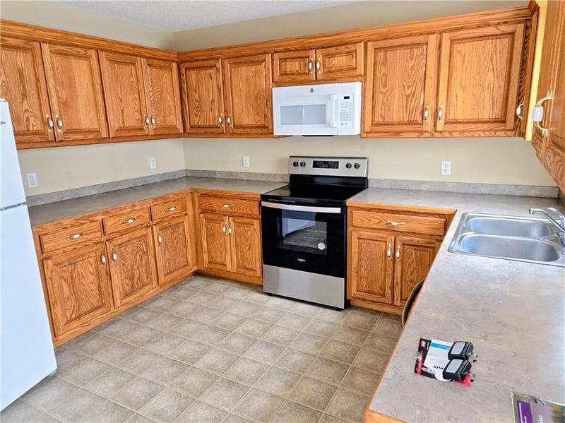 1302 Cloverleaf Ct, Warrensburg, MO 64093