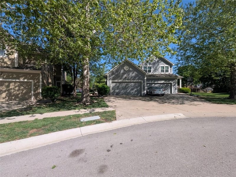 7317 Silverheel St, Shawnee, KS 66227