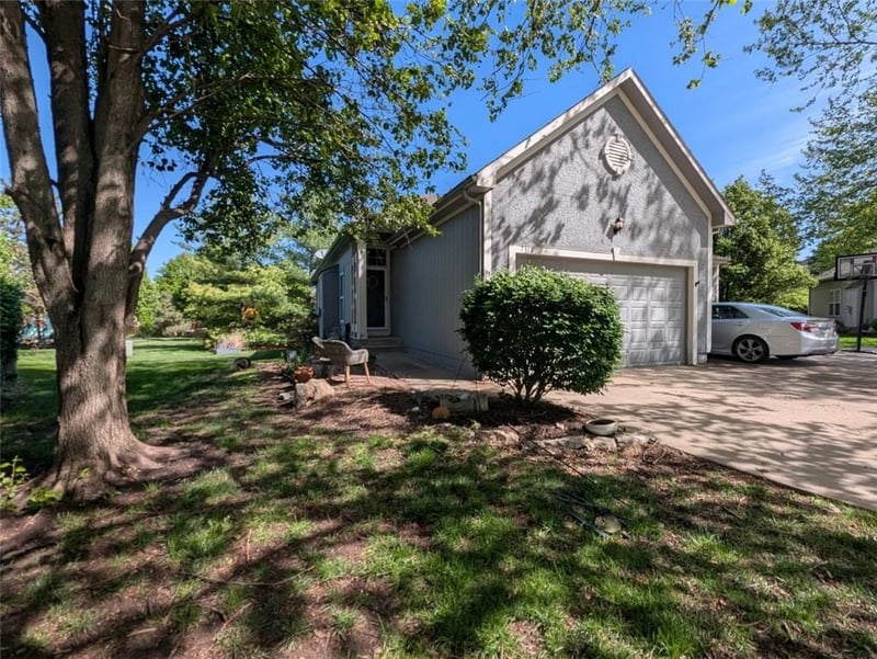 7317 Silverheel St, Shawnee, KS 66227