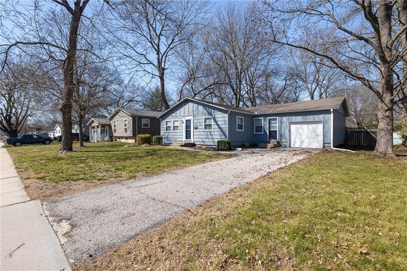 9212 99th Ter, Overland Park, KS 66212