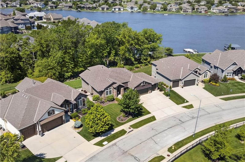 1406 Kenton Ln, Raymore, MO 64083