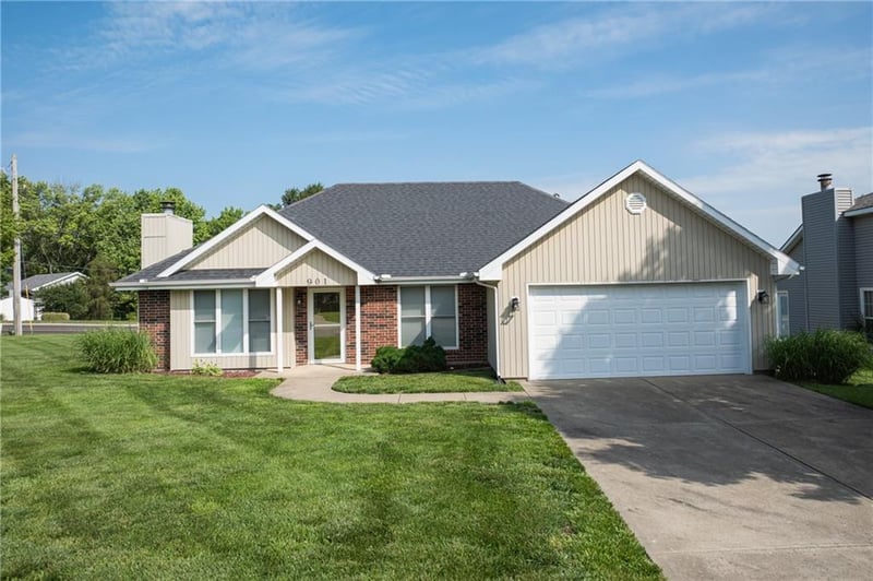 901 Fox Ridge Dr, Warrensburg, MO 64093