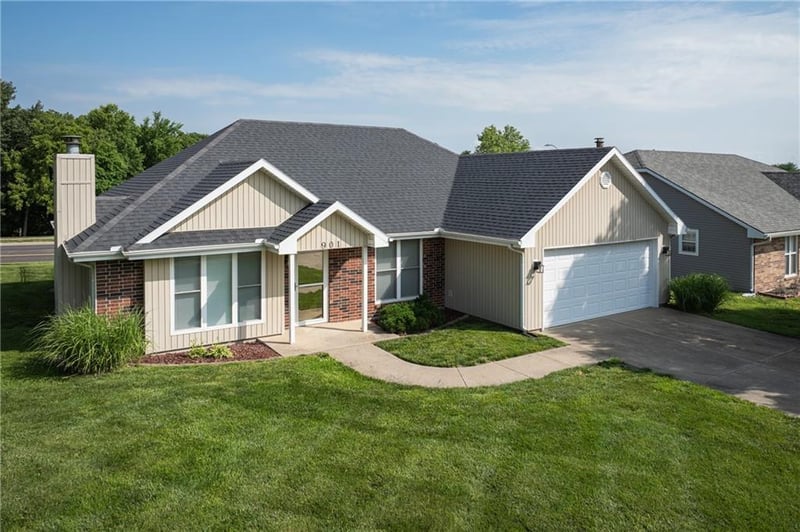 901 Fox Ridge Dr, Warrensburg, MO 64093