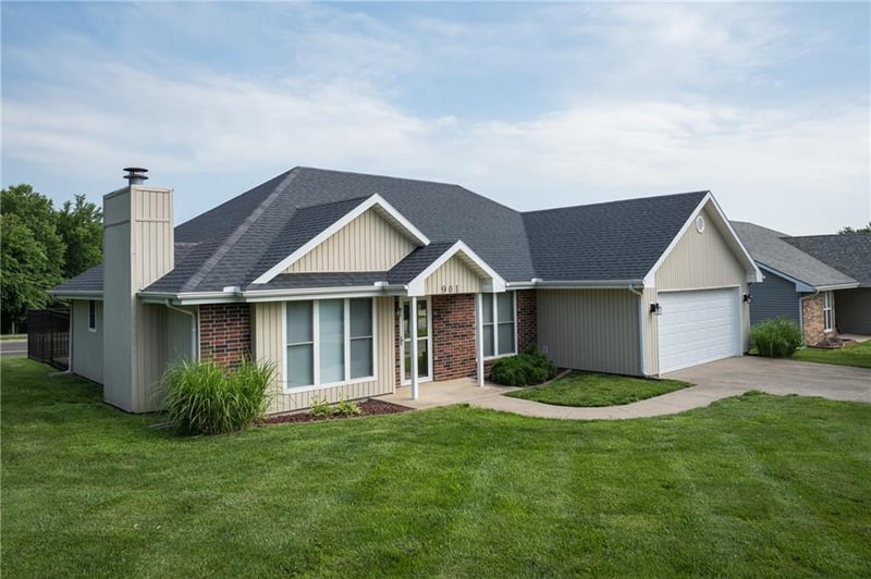 901 Fox Ridge Dr, Warrensburg, MO 64093