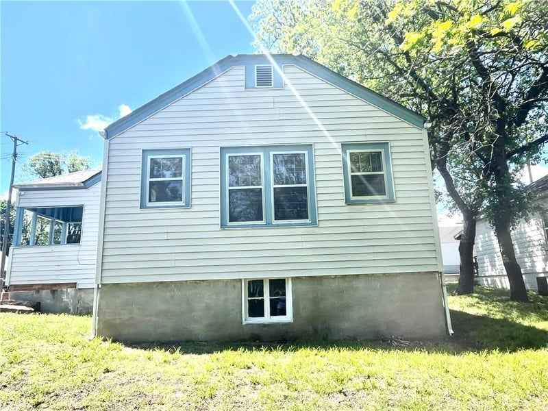 227 Lynn St, Nevada, MO 64772
