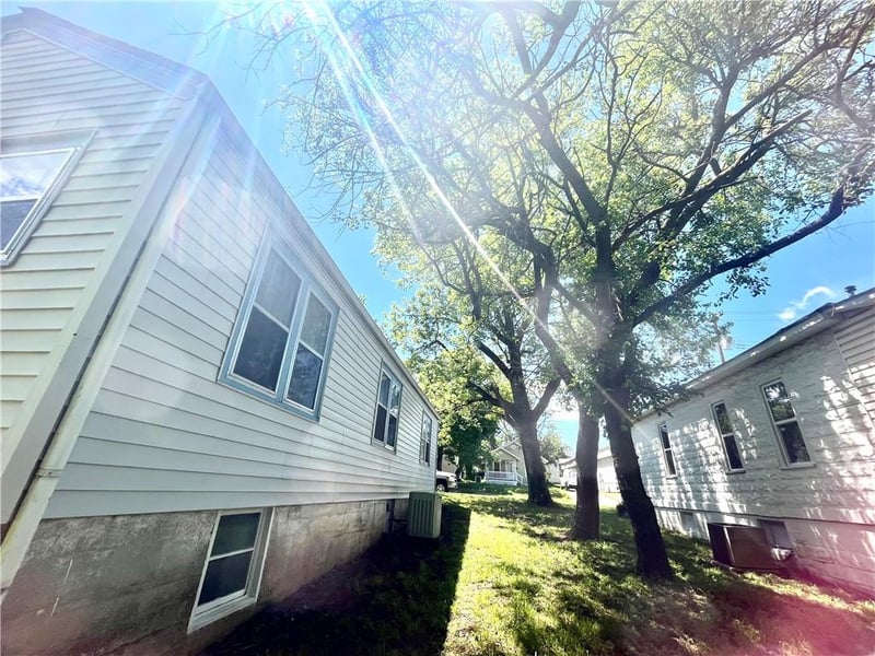 227 Lynn St, Nevada, MO 64772