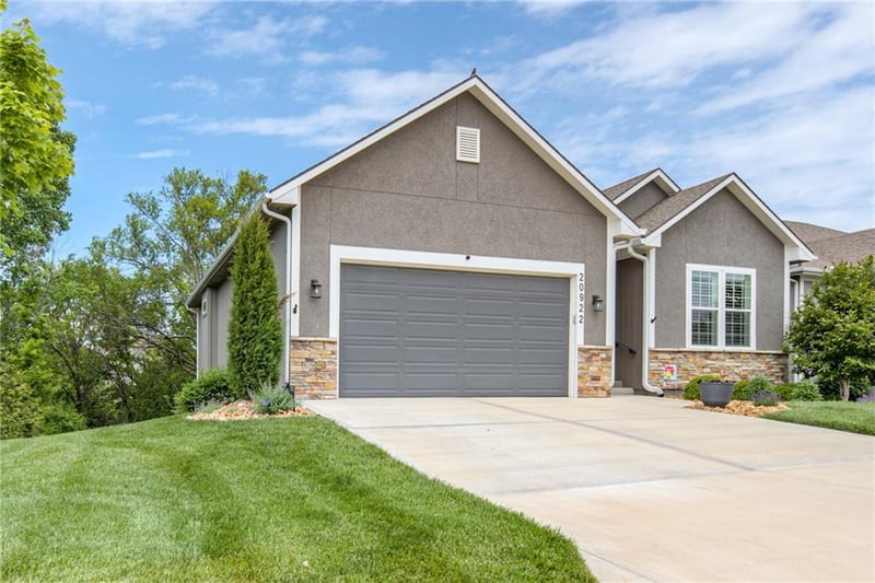 20922 190th Ter, Spring Hill, KS 66083