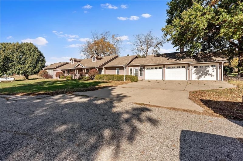 2301 Lees Summit Rd, Lee's Summit, MO 64064